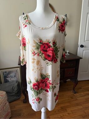 Floral Cold-Shoulder Tunic Top in Cream with Red Roses